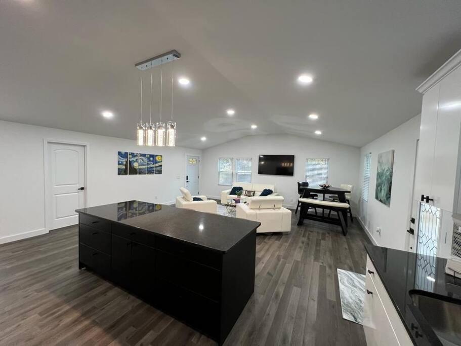 Modern Home At Colonial College Park 애틀랜타 외부 사진